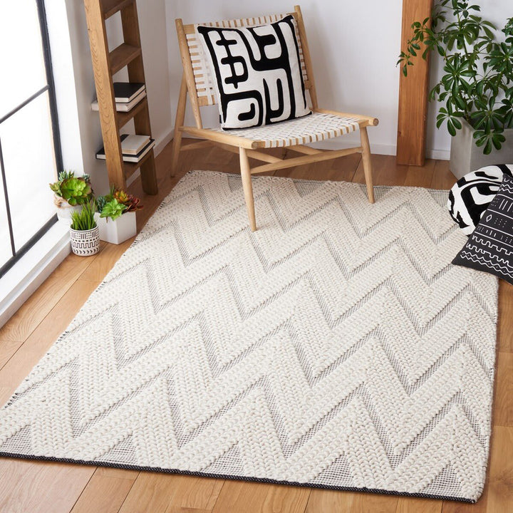 IVORY AND BLACK CHEVRON KILIM DHURRIE
