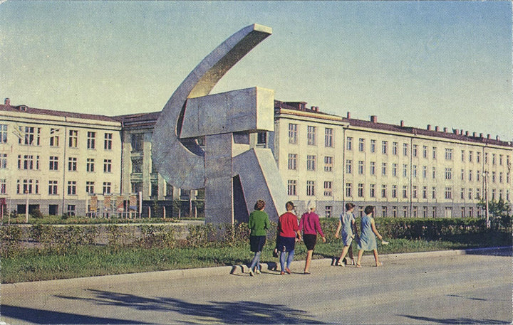 Brutal Bloc Postcards: Soviet era postcards from the Eastern Bloc Book