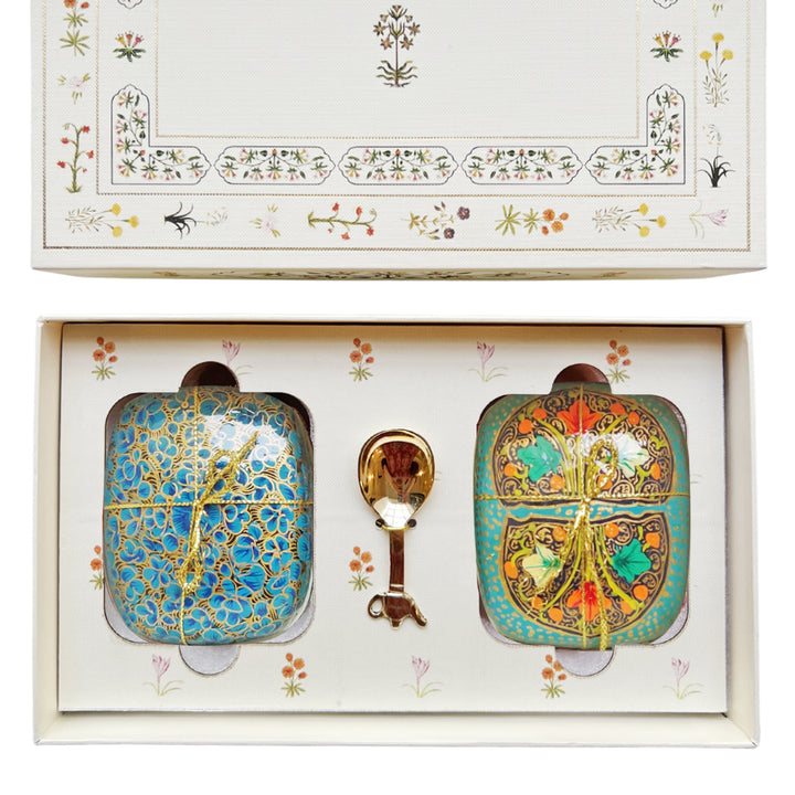 Artisanal tea set in hand-painted boxes