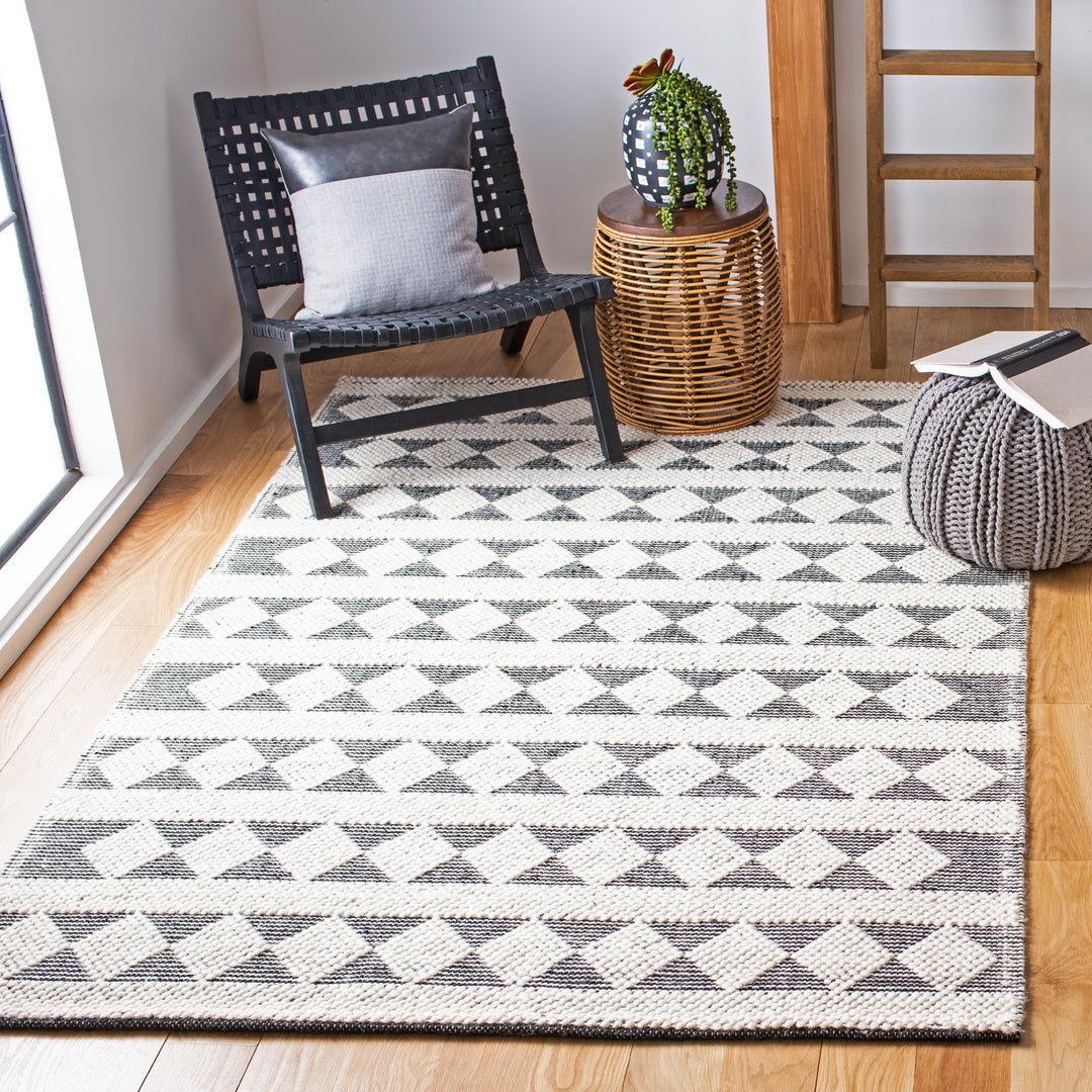 IVORY AND BLACK KILIM DHURRIE