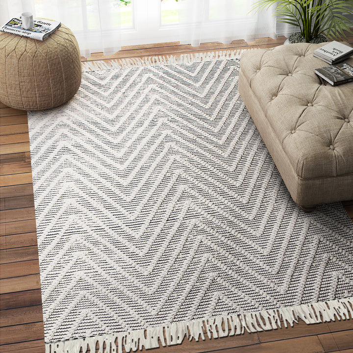 IVORY AND BLACK CHEVRON KILIM DHURRIE