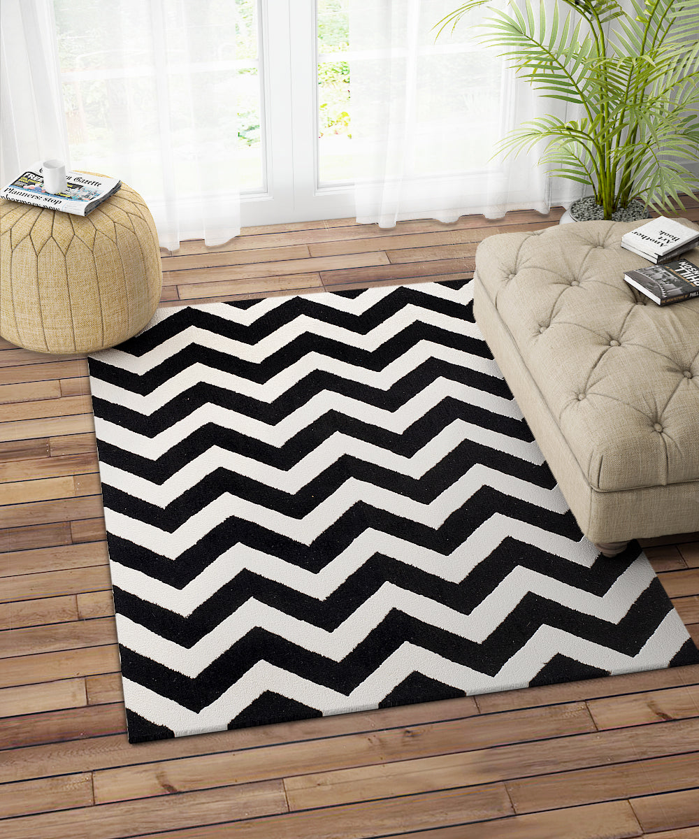 BLACK IVORY CHEVRON MODERN CARPET