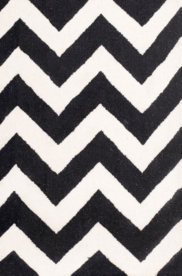 BLACK IVORY CHEVRON MODERN CARPET