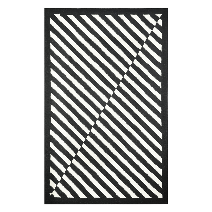 BLACK AND WHITE GEOMETRIC CARPET