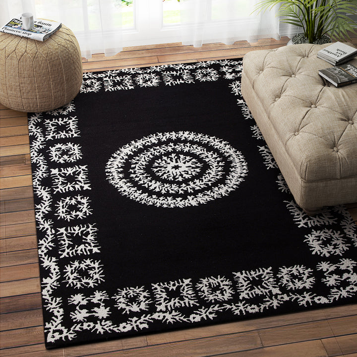 BLACK AND WHITE FLORAL HAND TUFTED CARPET